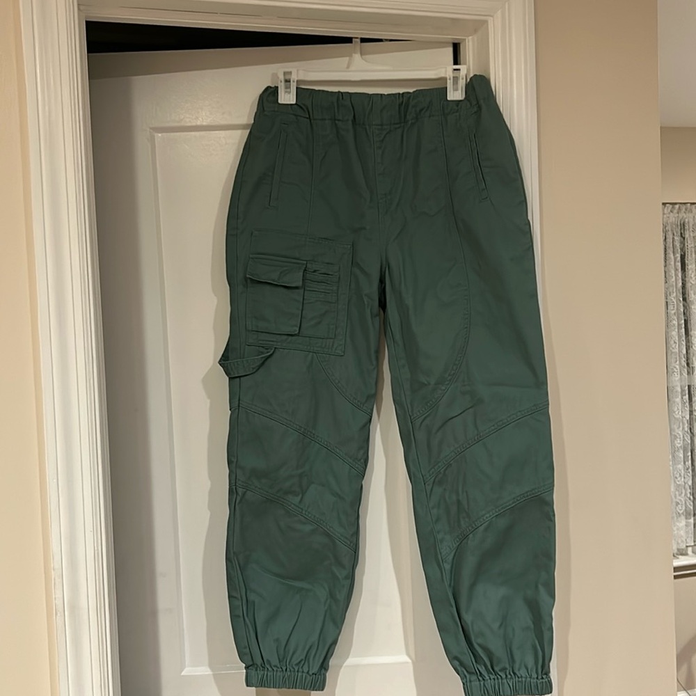 Forever 21 green cargo joggers pants with elasticized legs